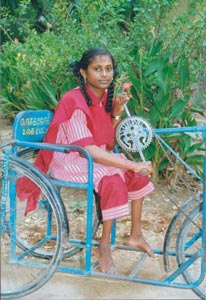 Poliokinderheim MaedchenFahrrad